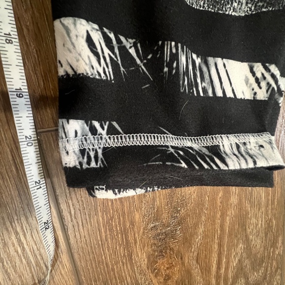 Lululemon Wunder Under Crop II Sz 6 Shady Palms White Black Striped Banana - Picture 9 of 11